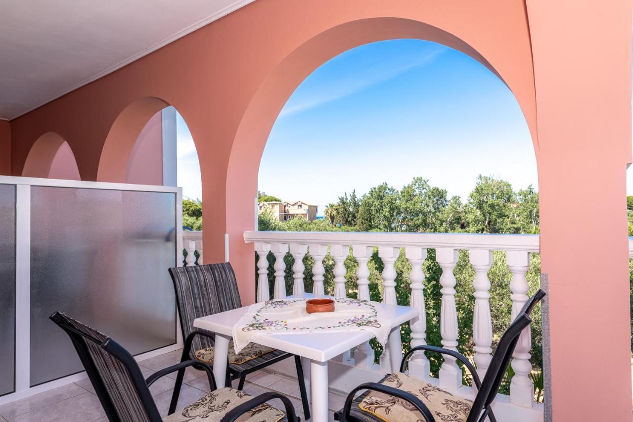 Arazzo Apartments Vasilikí Екстериор снимка